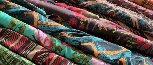 長(zhǎng)沙炭河服飾有限公司,長(zhǎng)沙西服定制公司,工作服定制,沖鋒衣定制,T恤定制