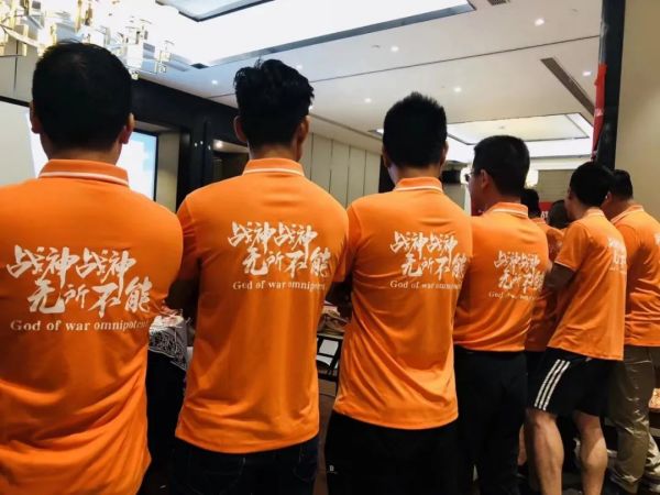 長(zhǎng)沙炭河服飾有限公司,長(zhǎng)沙西服定制公司,工作服定制,沖鋒衣定制,T恤定制