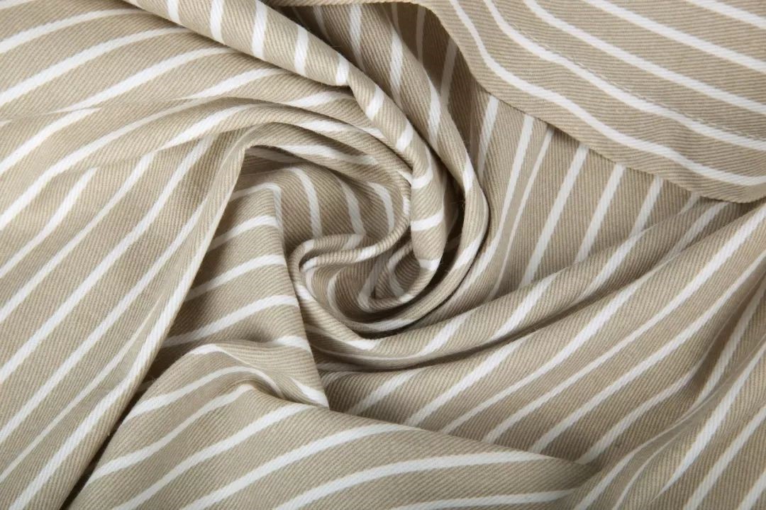 長沙炭河服飾有限公司,長沙西服定制公司,工作服定制,沖鋒衣定制,T恤定制