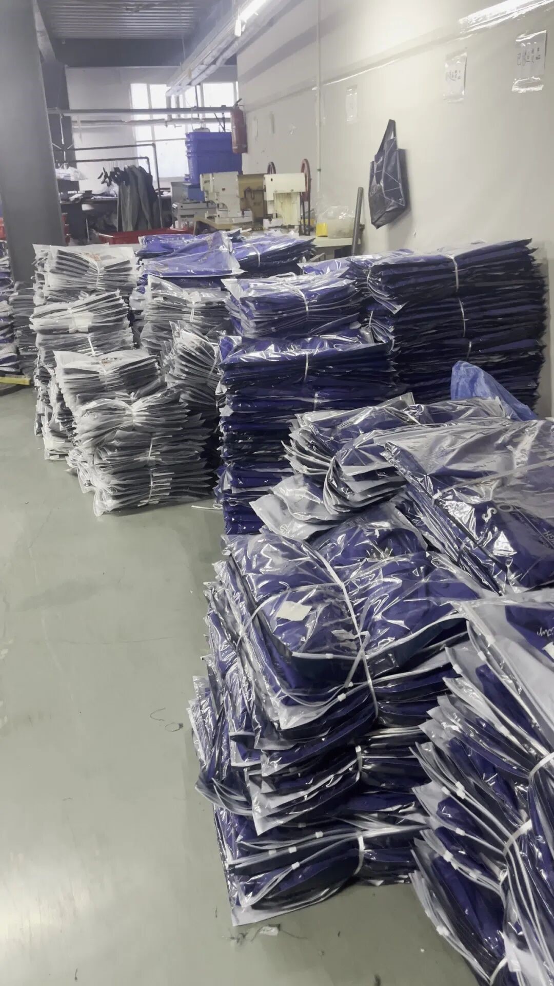 長沙炭河服飾有限公司,長沙西服定制公司,工作服定制,沖鋒衣定制,T恤定制